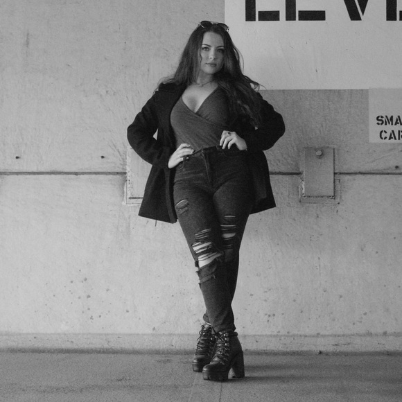 Meet your Posher, Kassy - Picture 1 of 1